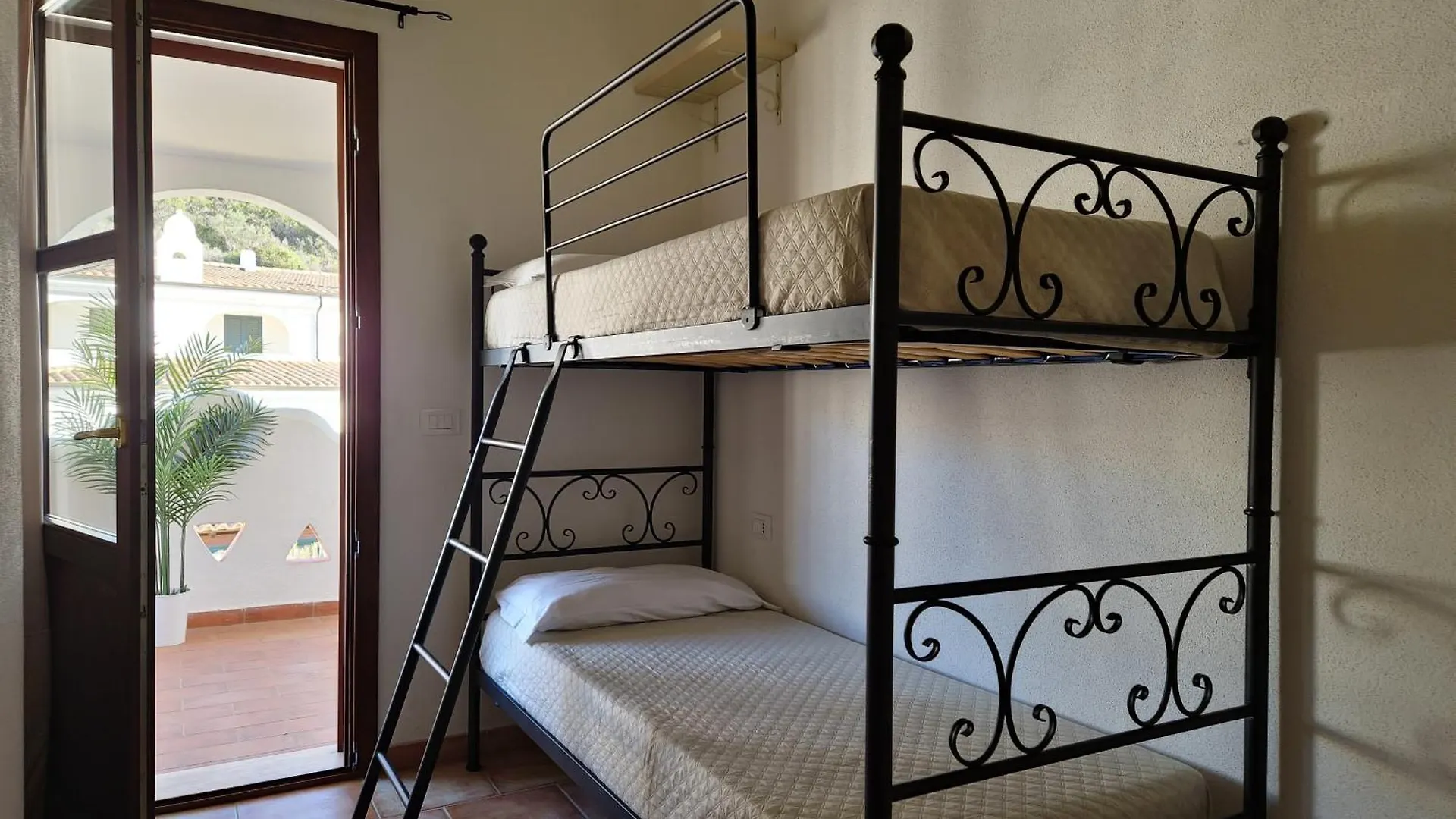 Dommos - Melodie Apartments Cala Liberotto Italien